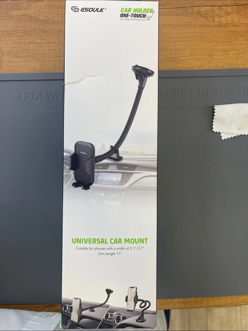 Esoulk Universal Car Mount in Black and Green